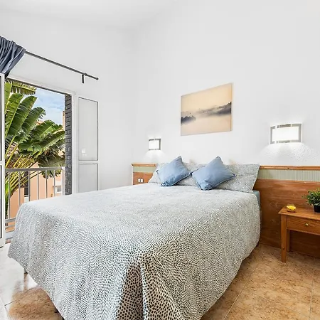 Island * San Bartolomé